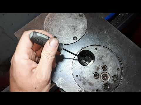 Видео: убираем люфт на винте поперечной подачи 16е16 кп