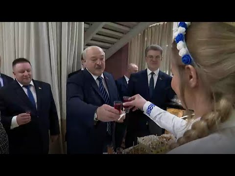 Видео: 🔥🔥🔥Лукашенко: "Всё, что у вас вкусно, мне нельзя!!! Девчата, не соблазняйте!!! Одну зефирку!!!"🔥🔥🔥