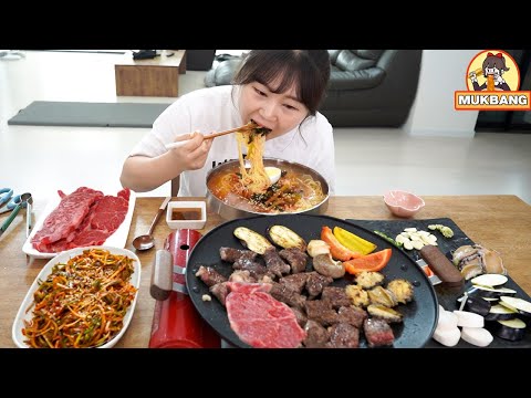 Видео: Мукбанг | Холодный суп с лапшой кимчи с 🥩жареной говяжьей вырезкой.