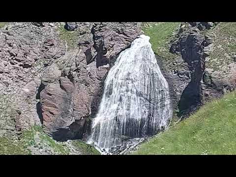 Видео: Терскол - водопад Девичьи косы - Обсерватория - 105 пикет