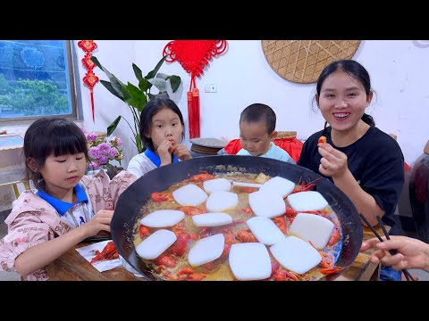 Видео: Мои дочери хотели есть раков, поэтому я приготовила большую кастрюлю,и они оказались такими вкусными