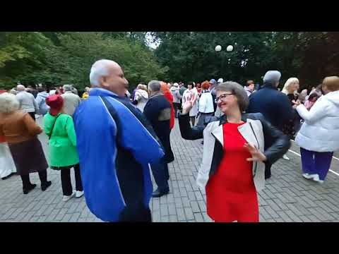 Видео: 4.10.25г... "Я Не Любила, на Всё Забила"... звучит на Танцполе в Гомельском парке... 