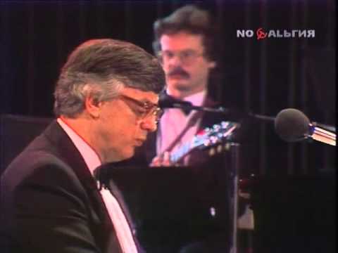 Видео: Raimonds Pauls, Раймонд Паулс Танец с накидкой