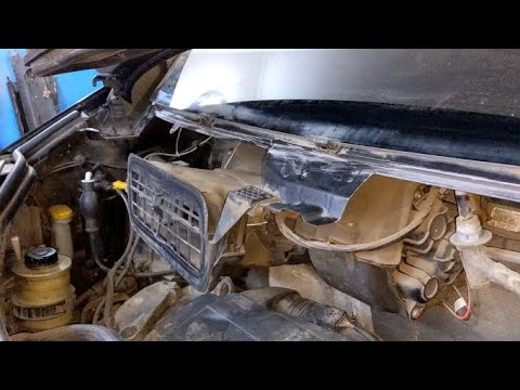 Видео: Вода на двигателе. Герметизация жабо Opel Vivaro ,Renault Trafic