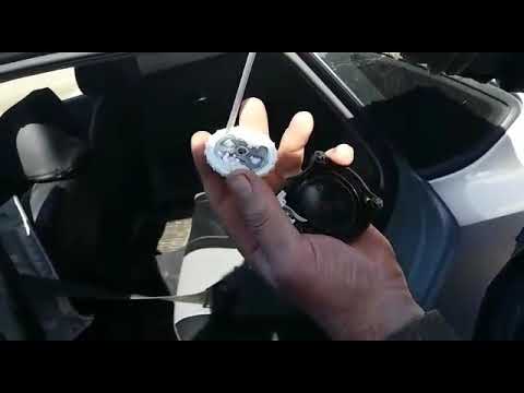 Видео: Почему клинит ремень безопасности Polo Sedan