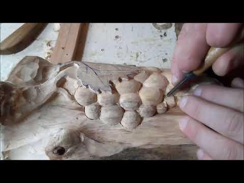 Видео: Виноград на горбыле. Резьба по дереву - Wood carving - Grapes.