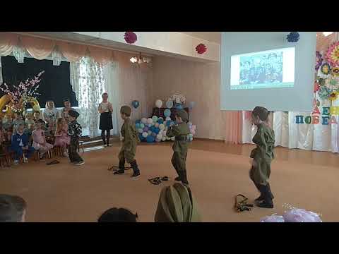 Видео: МАДОУ 62 Якорёк "Пацаны в строю стоят"