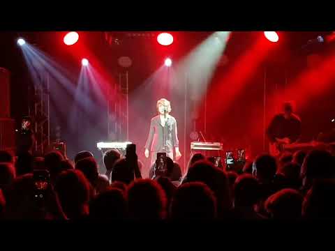 Видео: Земфира в издательского доме "Коммерсантъ" в Санкт Петербурге 23 мая 2018 г