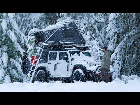 Видео: Расслабляющий зимний кемпинг SOLO в моем джипе