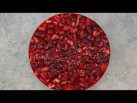 Видео: Чизкейк клубничный 🍓Это легкий, освежающий в летний день десерт, просто, быстро и полезно😋