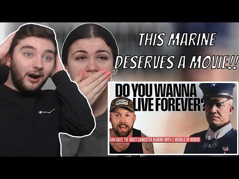 Видео: Британская пара отреагировала на самого гангстерского морского пехотинца всех времён — Дэна Дейли