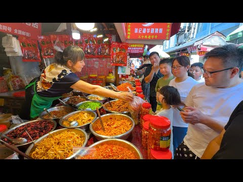 Видео: Продовольственный рынок в Хунани, Китай: вкусы копчёного мяса, сочной курицы и маринованных закусок