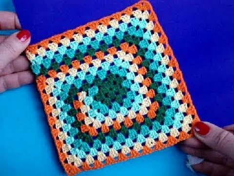 Видео: Вязание крючком Урок 252 Бабушкин квадрат Crochet granny square