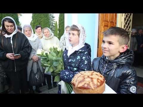 Видео: Божественная литургияю в храме святого Архангела Михаила города Щучина. Мгновения