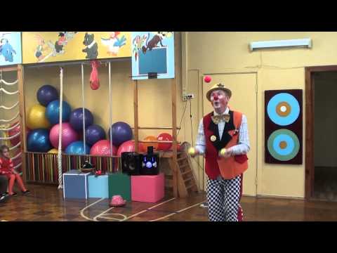 Видео: Фантик жонглирует кольцами и мячиками