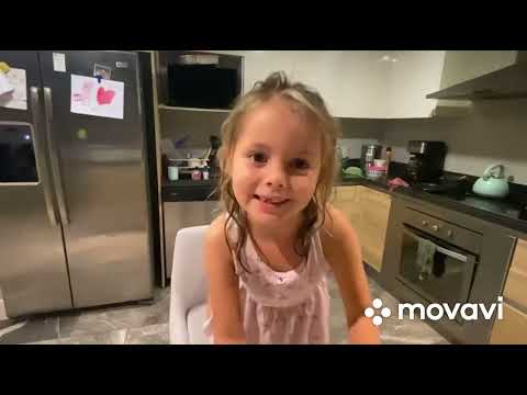 Видео: Тася лепит суперские пельмени!