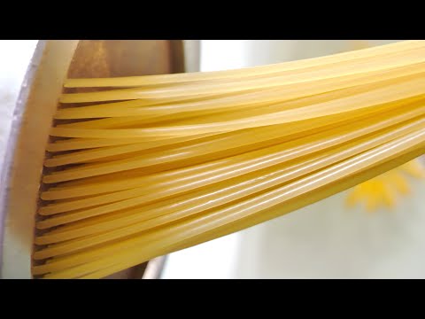 Видео: Как делают ттокпокки и лапшу на пищевой фабрике | Корейская еда