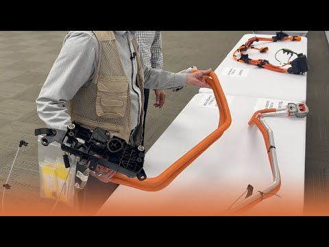 Видео: Необычайная эволюция дизайна Tesla — разборка Cybertruck от Caresoft