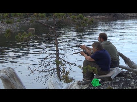 Видео: Пенсионеры на отдыхе. Белое море.