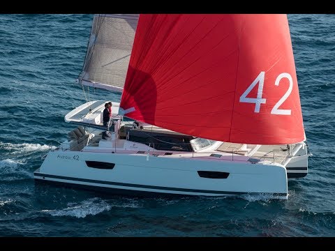 Видео: Обзор катамарана Fountaine Pajot Astrea 42 2019