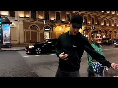 Видео: ТАНЦОР САША ТАНЦУЕТ С ДЕВУШКОЙ