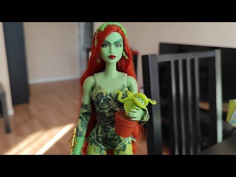 Видео: Коллекционная Барби Ядовитый Плющ Poison Ivy Barbie 2024