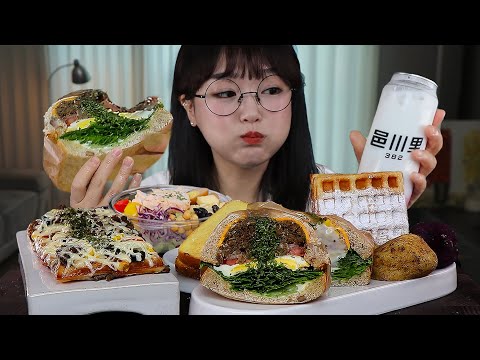 Видео: АСМР ЕДА БУТЕРБРОД, ТОСТЫ, ВАФЛИ, САЛАТ🥪🧇🥗 ПОЗДНИЙ ЗАВТРАК | MUKBANG