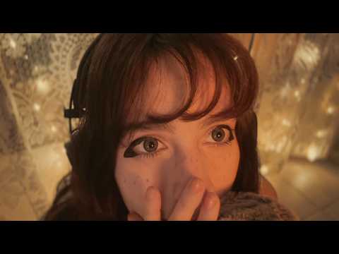 Видео: исследует звуки, издаваемые ртом, внимательно наблюдая за вами :) ASMR