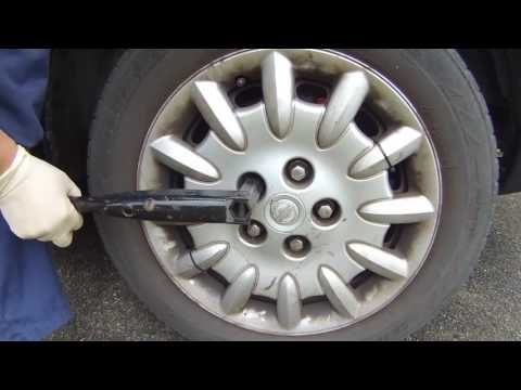 Видео: Proper Chrysler Dodge Jack Installation/Правильное установление домкрата Chrysler Voyager Dodge