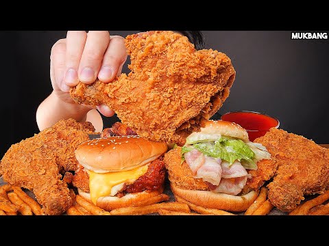 Видео: жареный цыпленок и бургер, колбаса FRIED CHICKEN 🍗 BURGERS 🍔 SAUSAGE EATING ASMR MUKBANG