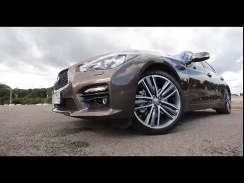 Видео: Выбор есть! - Jaguar XE VS Infiniti Q50