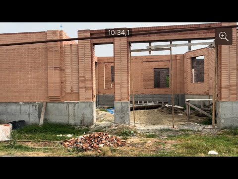 Видео: Обзор проделанной работы кирпичная кладка красного кирпича на белый шов