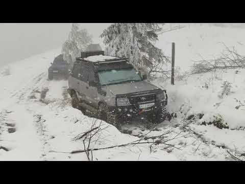 Видео: #OFFROAD в облаках в неповторимых Карпатах, КРУЗАК с мостом от Nissan Patrol и V8 лучший