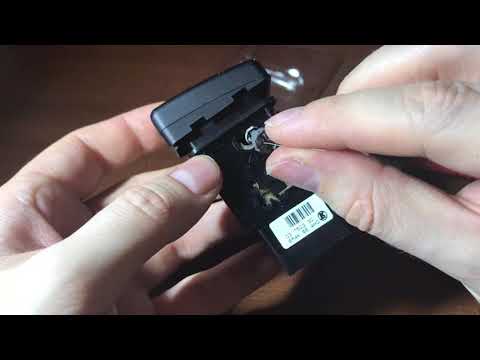 Видео: Замена лампочек подсветки кнопок на диодные в Mazda 3