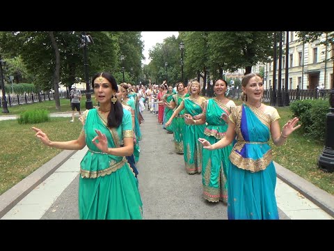 Видео: 2021 08 01 Харинама Gaura Shakti Кузнецкий Мост. Harinama in Moscow (Russia).