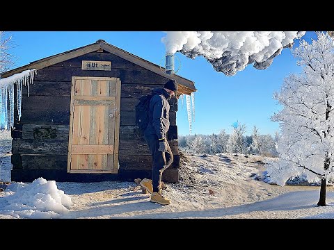 Видео: Строительство рыбацкой хижины из шпал | Ледяная ночь при -10С.