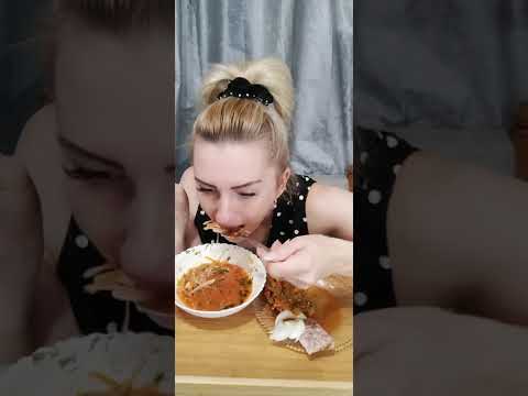 Видео: Мукбанг борщ и икра с баклажан 🍆