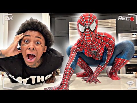 Видео: Розыгрыш с выходом из дома в безумных костюмах 😱 | VLOGTOBER, день 21