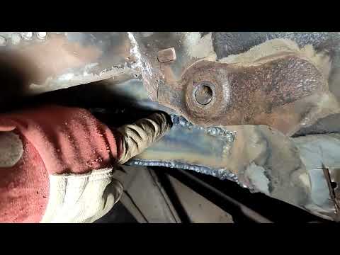 Видео: Рено Меган Сценик 1. Сварка кузова. Лепим дальше. Второй борт. Часть 5.