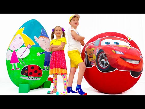 Видео: Катя и Макс распаковывают игрушки