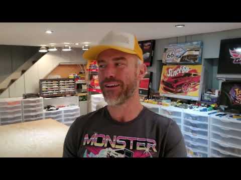 Видео: ОСЕННИЙ НАБОР ненужных машинок Hot Wheels и тур по музею ПОЛНОСТЬЮ литых моделей!