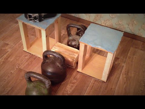 Видео: Тяжёлый присед в домашних условиях.