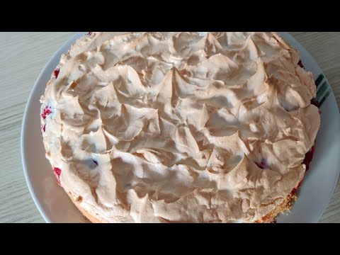 Видео: Пирог с меренгой и ягодами.