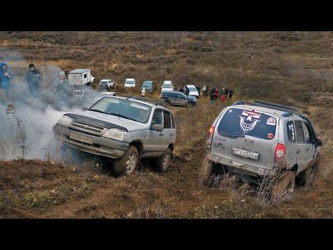 Видео: ПСИХИ на НИВАХ! Одна взорвалась, другая заезжает задом, а я еду на УАЗе