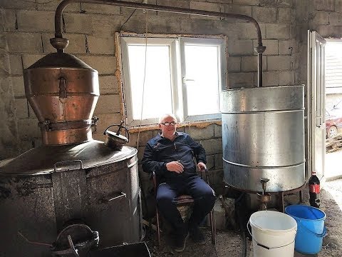 Видео: Как пекут ракию в Черногории и прогулка по Негуши