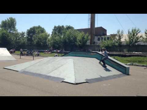 Видео: Мальчик Упал на самокате