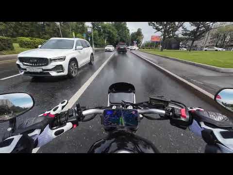 Видео: Cyclone RE5 SR560 езда по мокрому асфальту