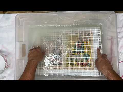 Видео: Удаление пятен от дубления, лисьего цвета и воды с обложек комиксов с помощью водной химической в...