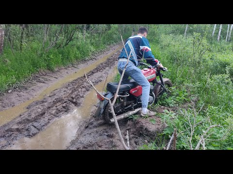 Видео: Ямаха тула и ява - дорога через лес и калеи, ява не едет