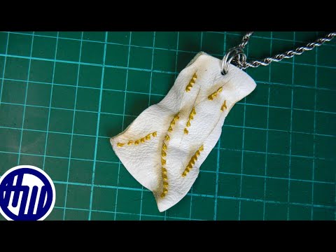 Видео: Как быстро сделать кулон из кожи.